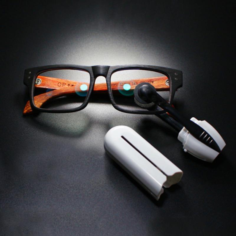 High-Tech Carbon Eyeglass Cleaner